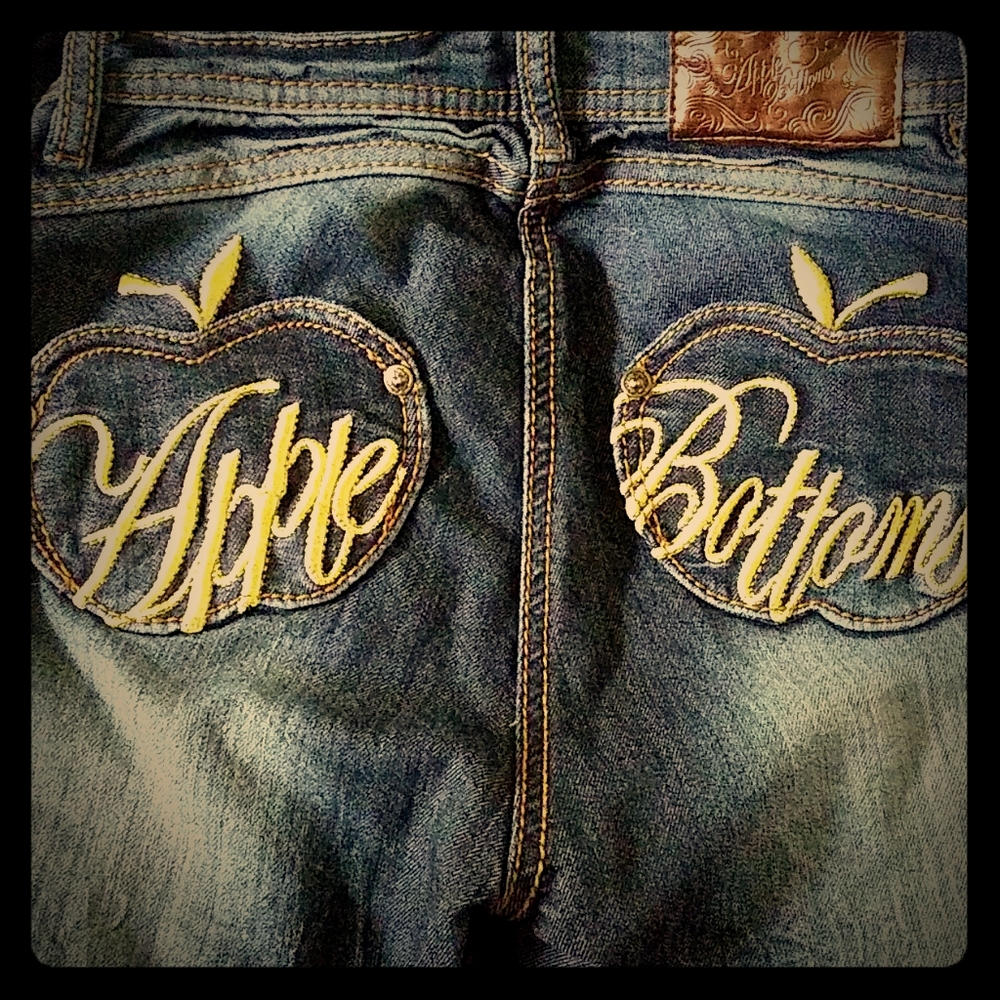 Apple Bottom Jeans, Junior 3/4